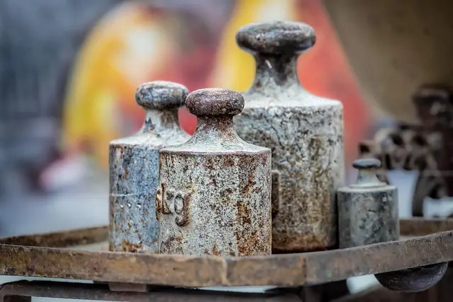 Comment identifier un objet ancien : guide pratique