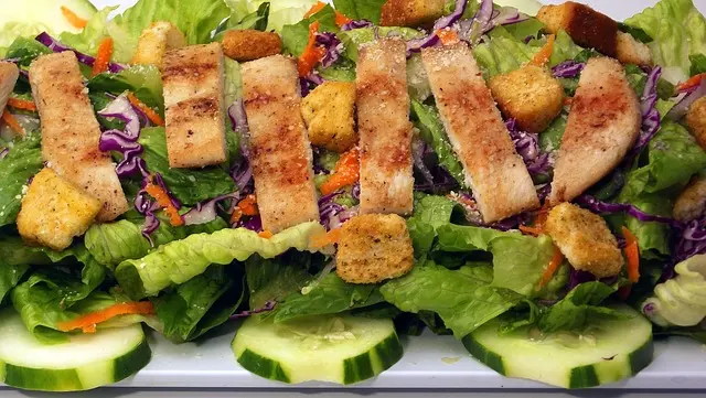 Cómo hacer una deliciosa ensalada césar perfecta: receta y secretos