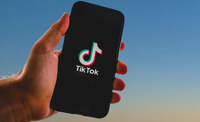 Exploring the Future of Smart Payment Solutions in Phone Stores
