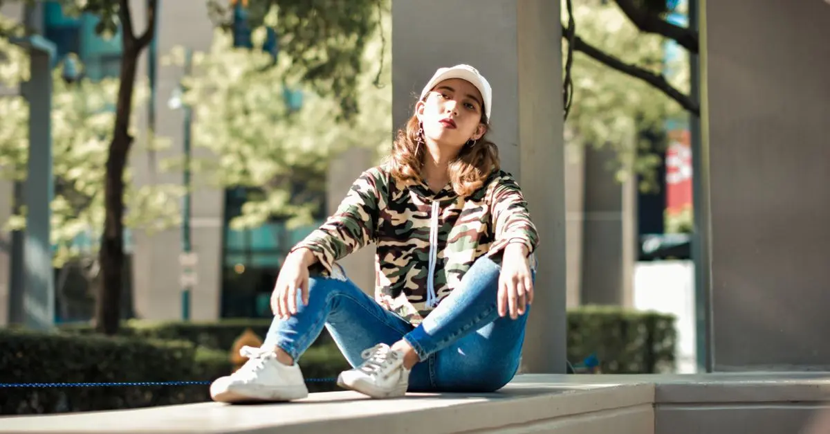 Comment harmoniser vos vêtements jeunes pour un style sans faute