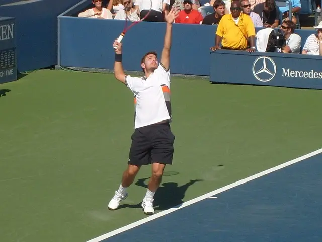 Les Techniques de Service des Étoiles du Tennis : Guide Pratique
