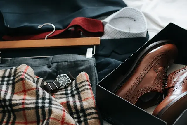 10 pièces intemporelles à avoir dans sa garde-robe